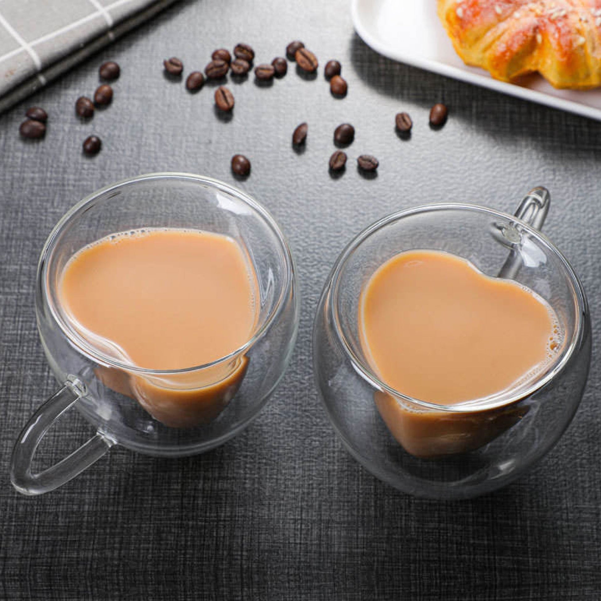 Cană latte/ceai, formă inimă, sticlă dublă, 240ml - Baristelli - Universal